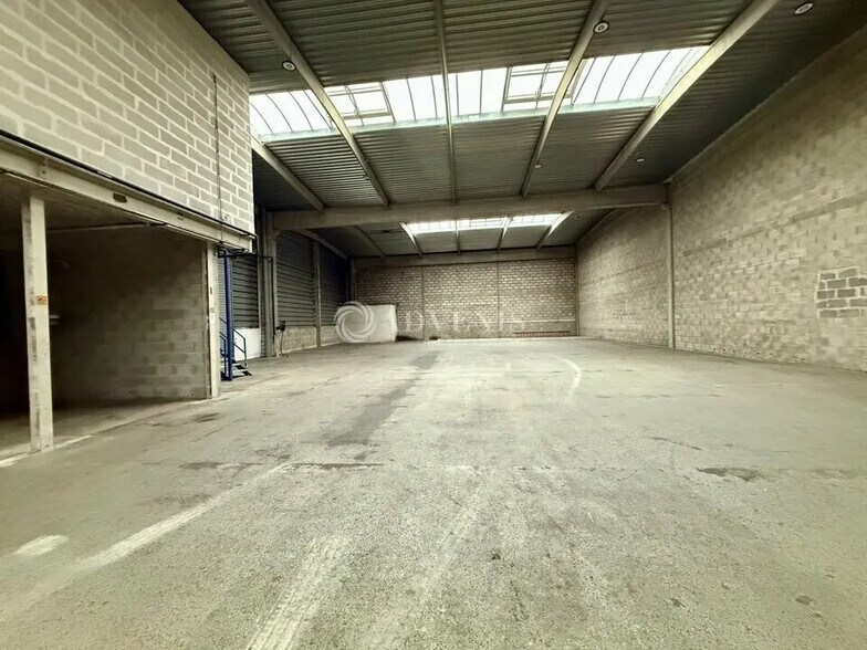 Light Industrial in Chassieu to rent - Building Photo - Image 2 of 6