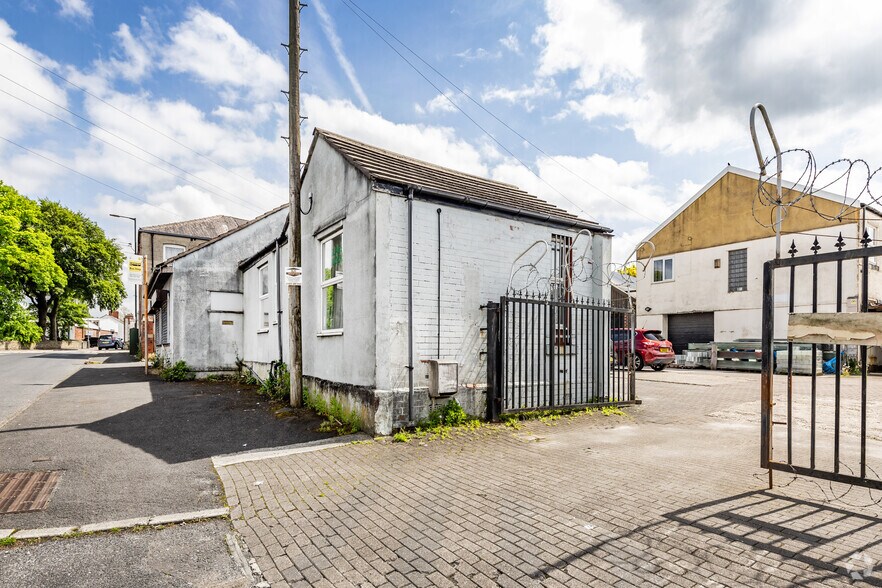 170 Lodge Ln, Hyde for sale - Primary Photo - Image 1 of 1