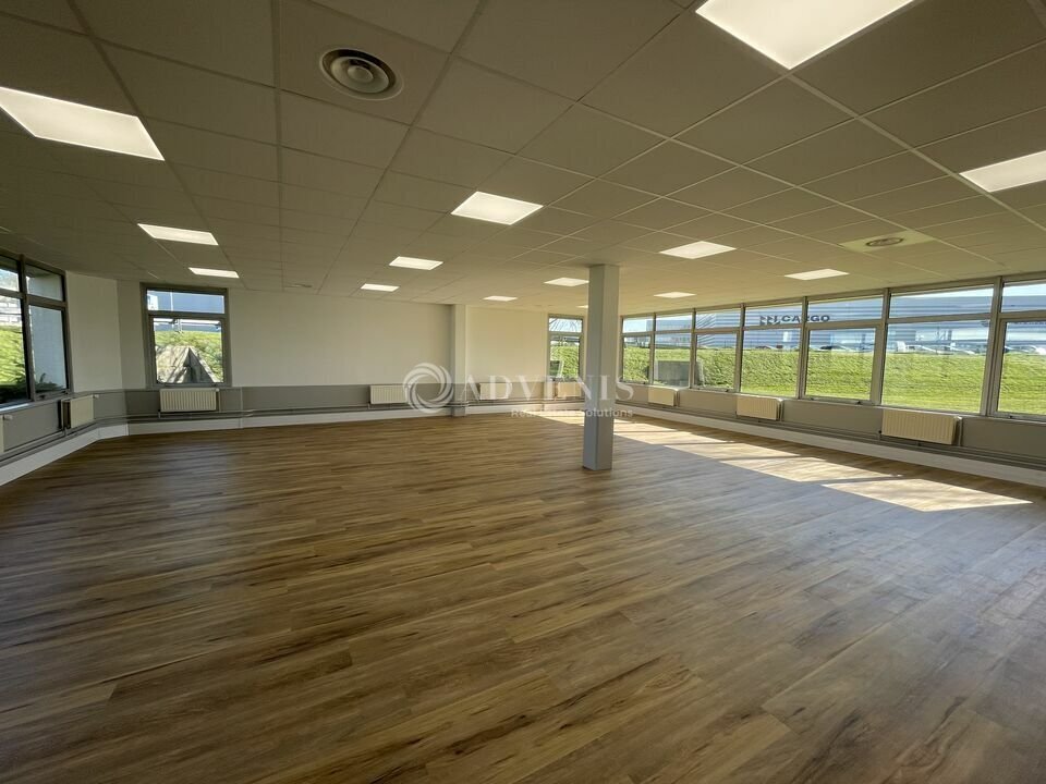 Office in Roissy-en-France to rent Interior Photo- Image 1 of 10