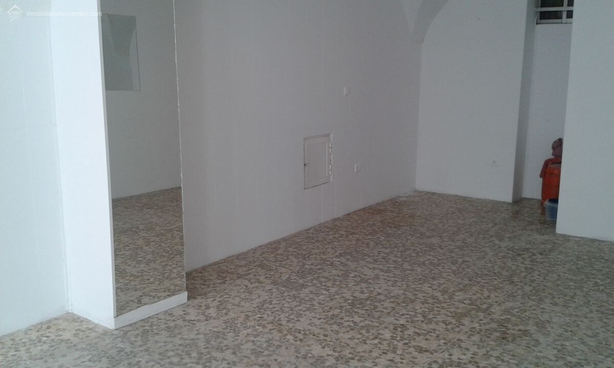 Retail in Cáceres, Cáceres to rent Primary Photo- Image 1 of 4