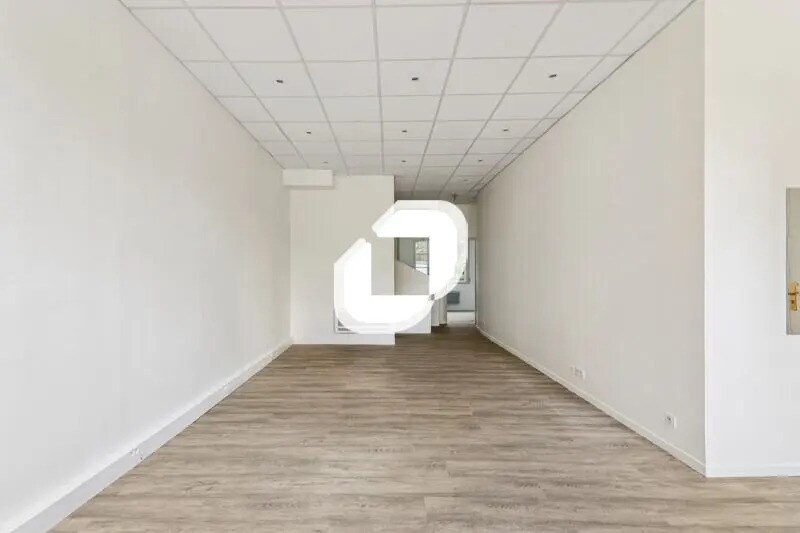 Office in Versailles to rent - Interior Photo - Image 2 of 14