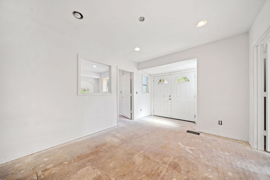 341 Candler Rd, Atlanta, GA for sale - Interior Photo - Image 3 of 26