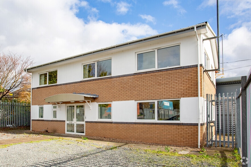 Bentley Mill Way, Walsall to rent - Primary Photo - Image 1 of 3