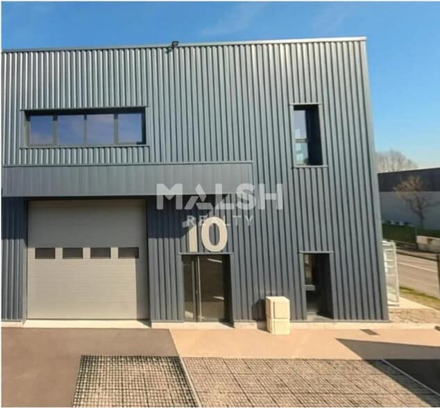Light Industrial in Bourgoin-Jallieu to rent - Building Photo - Image 3 of 5