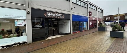 London Rd, Waterlooville to rent Building Photo- Image 2 of 4