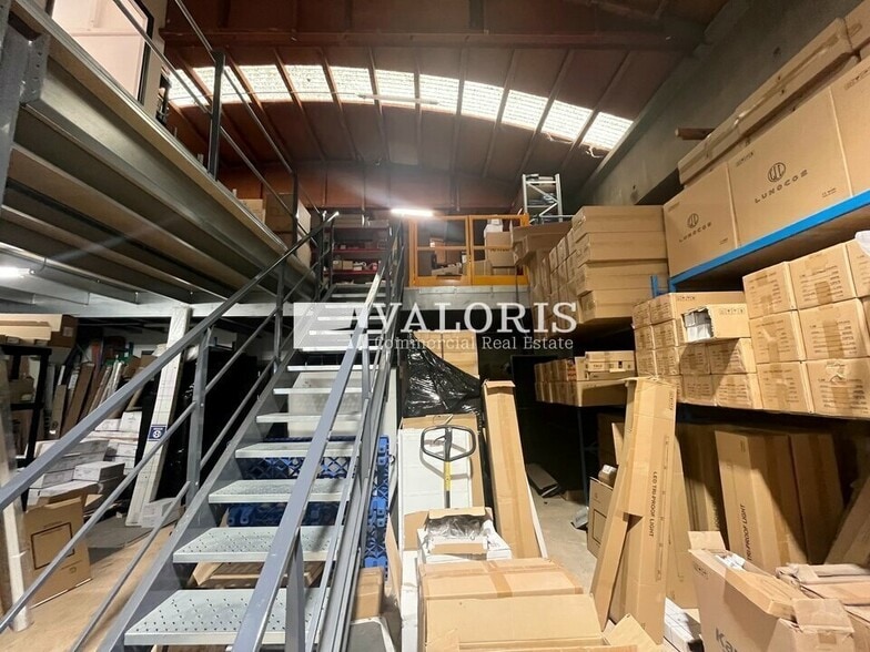 Light Industrial in Saint-Priest for sale - Interior Photo - Image 3 of 12