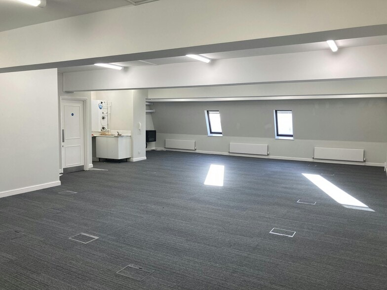 Twyford Place, Lincoln Rd, High Wycombe to rent - Interior Photo - Image 3 of 18