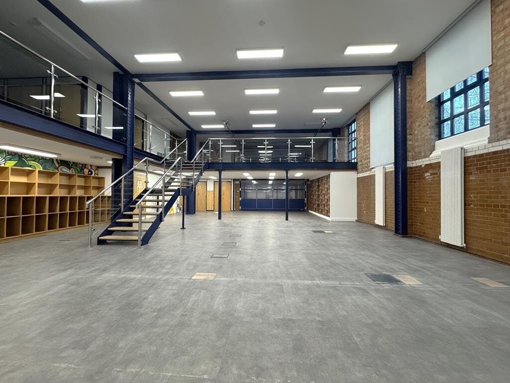 1 Linkfield Rd, Isleworth to rent Interior Photo- Image 1 of 16