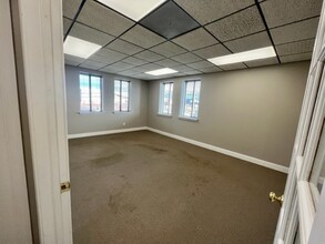 121 Talcott Rd, West Hartford, CT for rent Interior Photo- Image 1 of 8