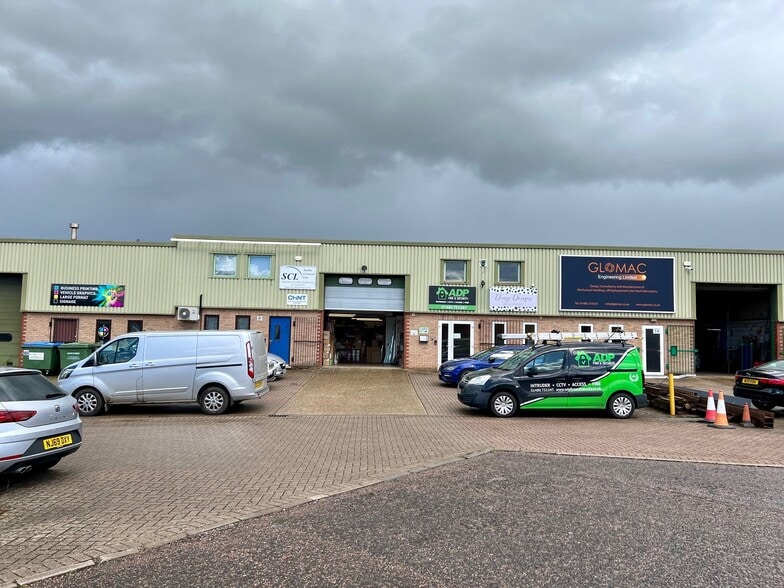 11-14 Steel Close, Eaton Socon to rent - Building Photo - Image 3 of 3