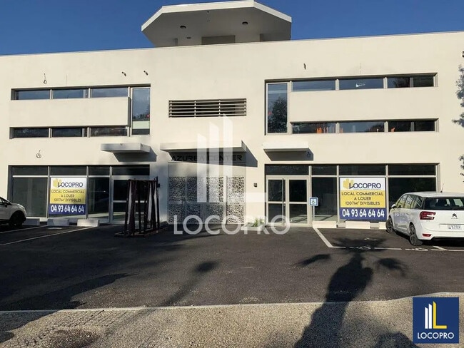 Location Commerce 550 m² à 1 207 m²