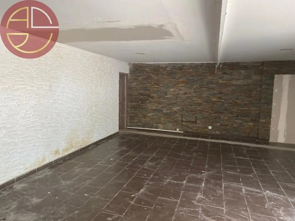 Location Commerce 315 m² - Photo 1