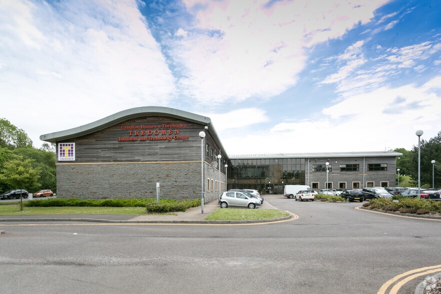 Tredomen Park, Ystrad Mynach to rent - Primary Photo - Image 1 of 6