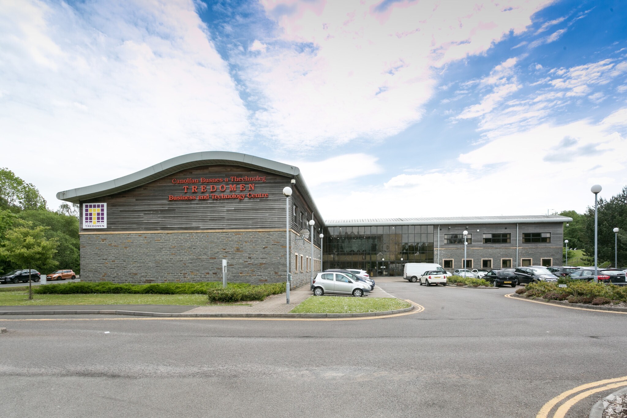 Tredomen Park, Ystrad Mynach to rent Primary Photo- Image 1 of 7