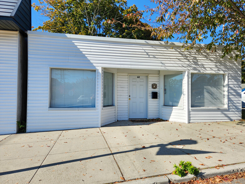 62 Broadway, Rocky Point, NY for rent - Building Photo - Image 1 of 4