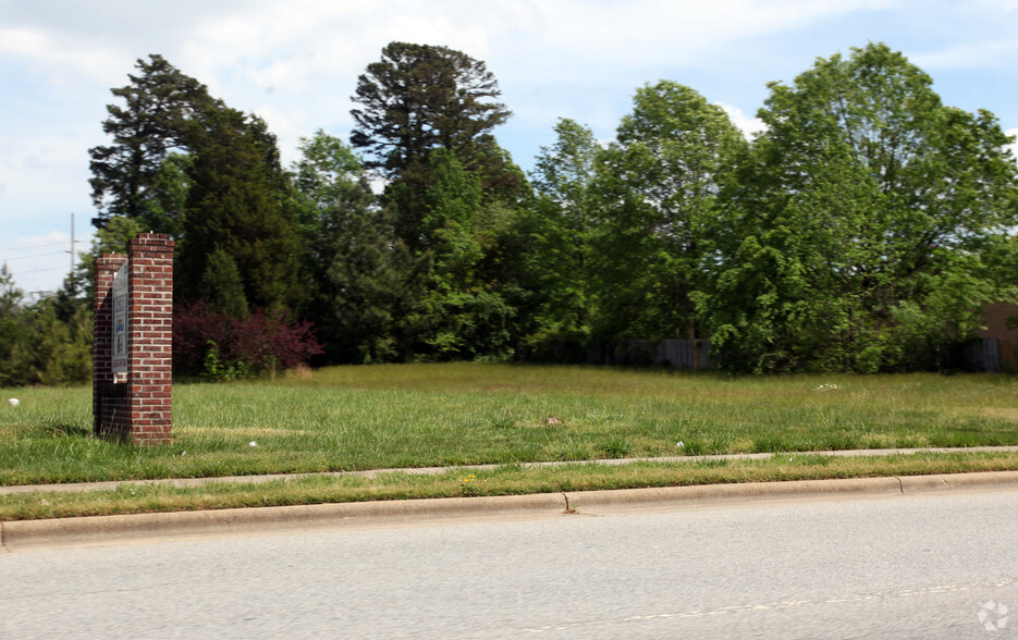 2304 N Centennial St, High Point, NC for sale - Primary Photo - Image 1 of 1