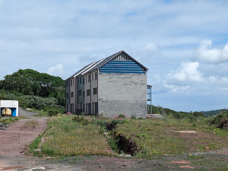 11 Ocean Way, Pembroke Dock for sale - Building Photo - Image 2 of 5