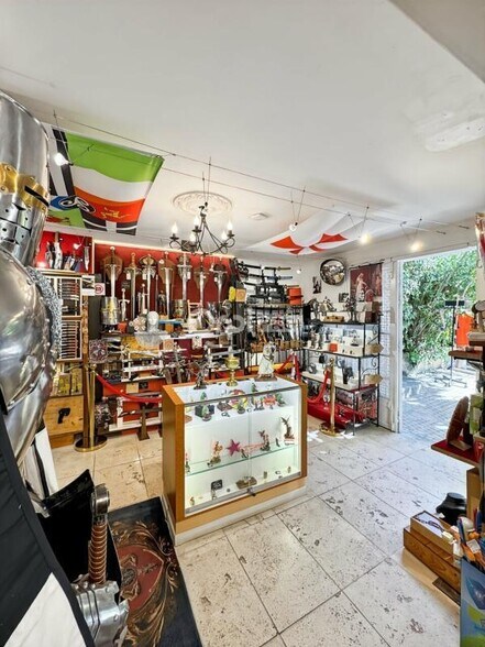 Retail in Le Castellet to rent - Interior Photo - Image 3 of 6