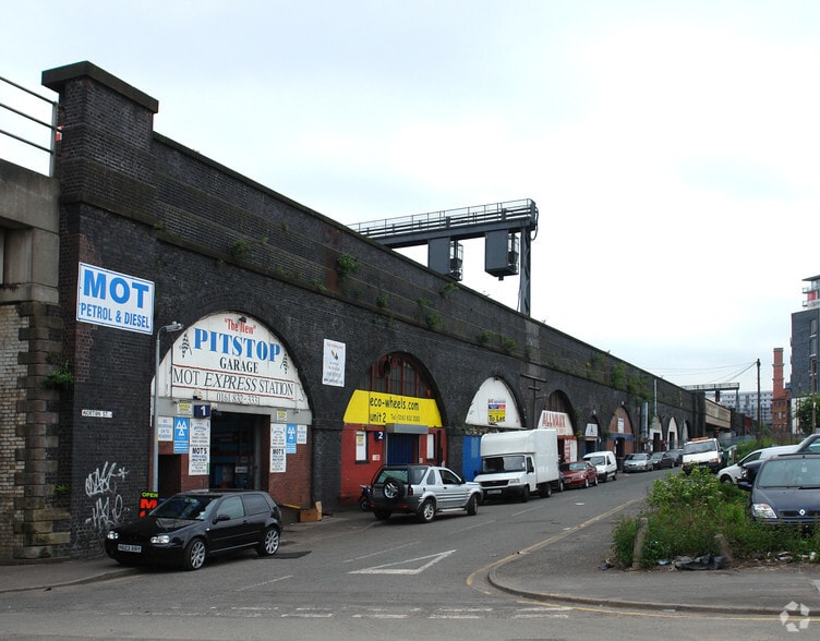 Norton St, Salford to rent - Building Photo - Image 2 of 5