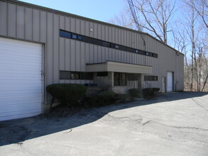 39 Elmvale Pl, Pittsfield, MA for rent Building Photo- Image 1 of 3