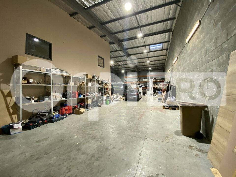 Light Industrial in Villefranche-sur-Saône for sale Building Photo- Image 1 of 10