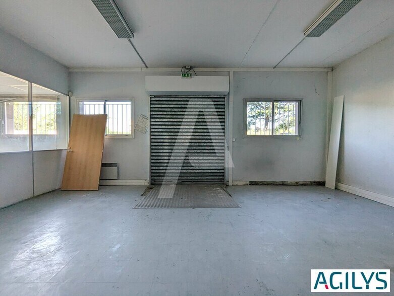3 Avenue De La Baltique, Villebon-sur-Yvette to rent - Interior Photo - Image 2 of 11