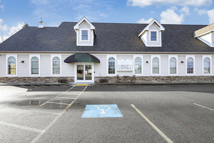 288 Quaker Hwy, North Smithfield, RI for sale - Building Photo - Image 1 of 16