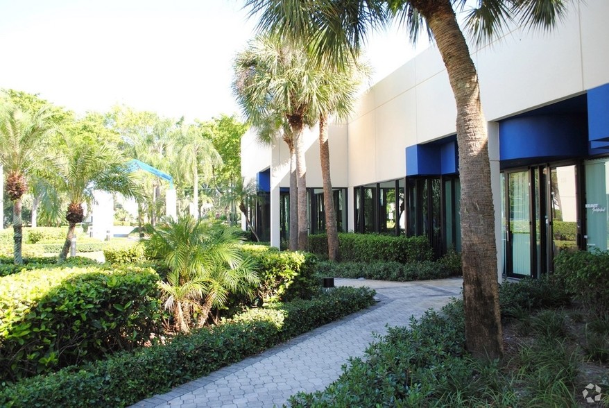 902 Clint Moore Rd, Boca Raton, FL for rent - Building Photo - Image 3 of 6