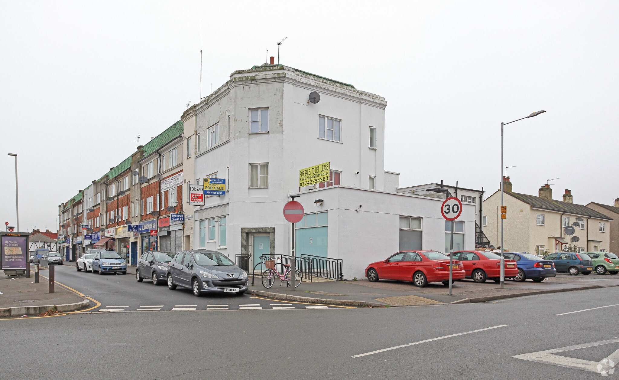 12 Marlborough Para, Uxbridge for sale Primary Photo- Image 1 of 1