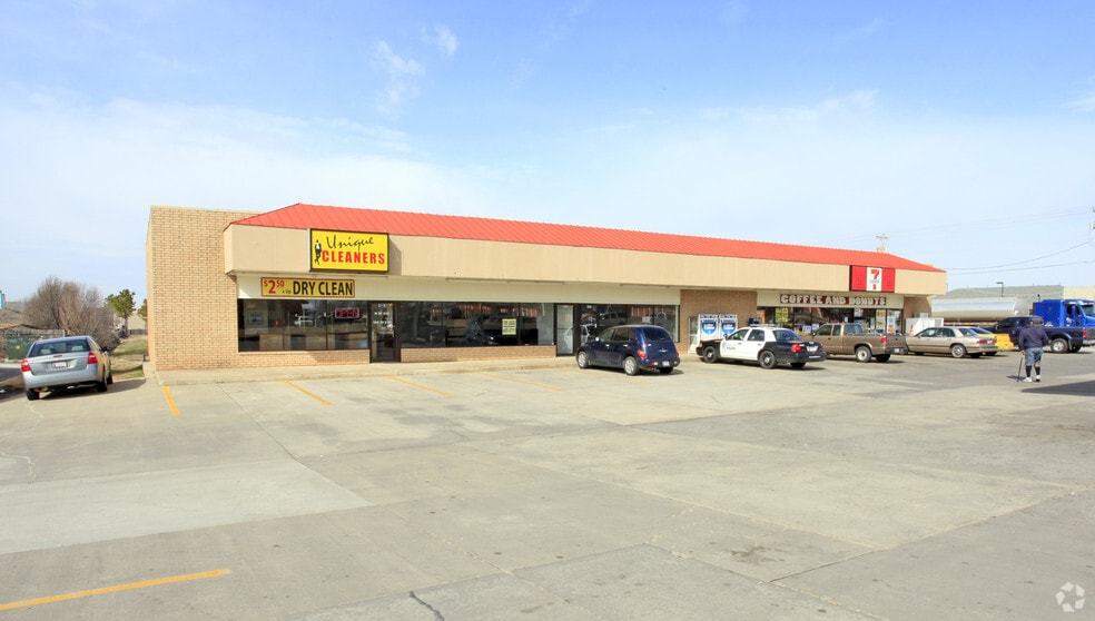 9001-9007 S May Ave, Oklahoma City, OK to rent - Building Photo - Image 2 of 4