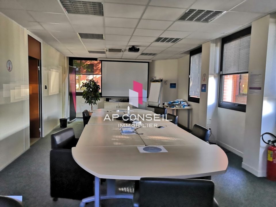 Office in Montigny-le-Bretonneux for sale Interior Photo- Image 1 of 7