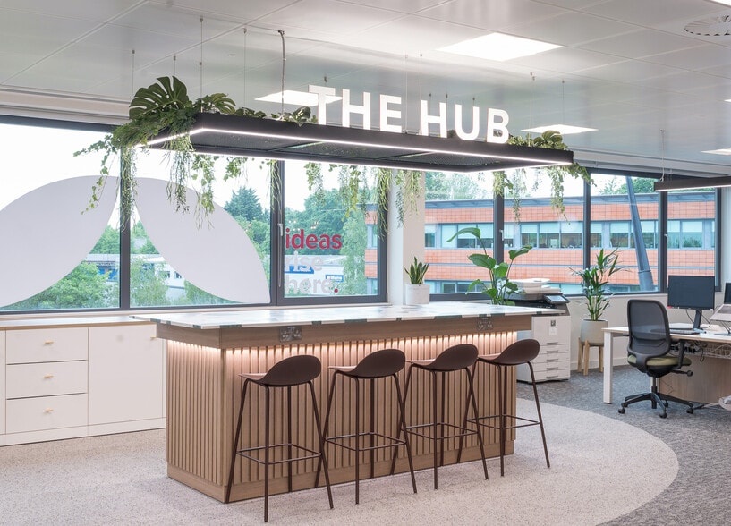 Gatwick Rd, Crawley to rent - Interior Photo - Image 2 of 10