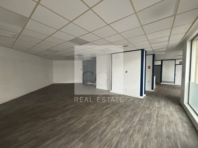 7 Avenue Antoine Dutriévoz, Villeurbanne to rent - Building Photo - Image 3 of 9