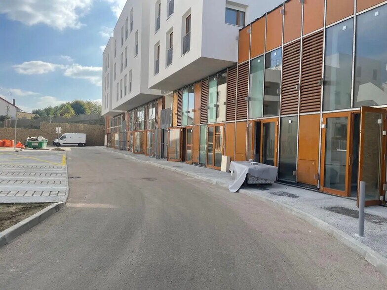 Light Industrial in Vitry-sur-Seine to rent - Building Photo - Image 2 of 2