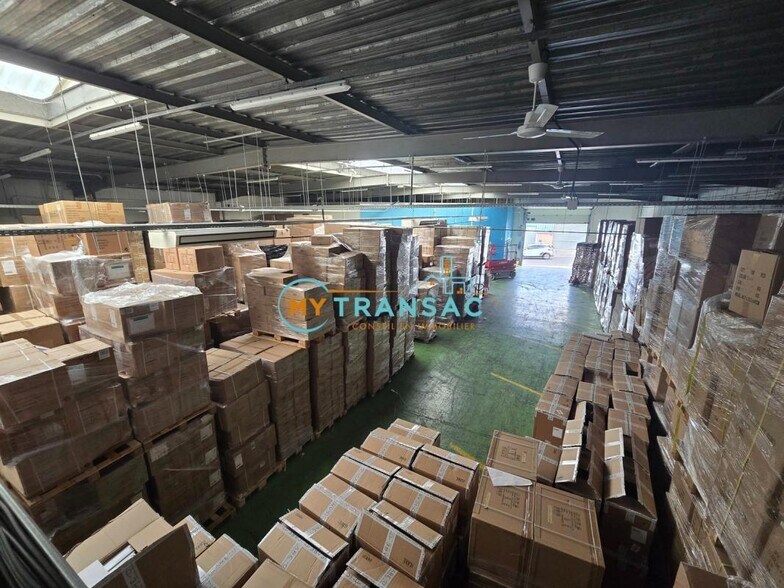 Industrial in Montreuil to rent - Interior Photo - Image 3 of 8