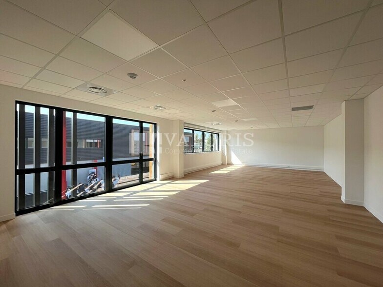 Light Industrial in Saint-Quentin-Fallavier to rent - Interior Photo - Image 3 of 13