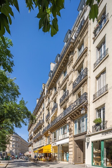 Build-to-Rent in Paris for sale - Building Photo - Image 2 of 4