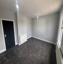 81-83 High St, Caterham to rent Interior Photo- Image 1 of 6