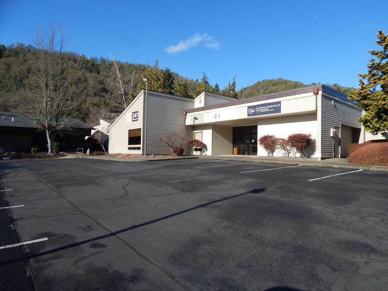 341 NW Medical Loop, Roseburg, OR for rent - Building Photo - Image 1 of 27