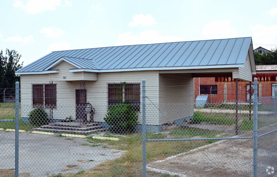 557 W New Braunfels St, Seguin, TX for sale - Building Photo - Image 3 of 5