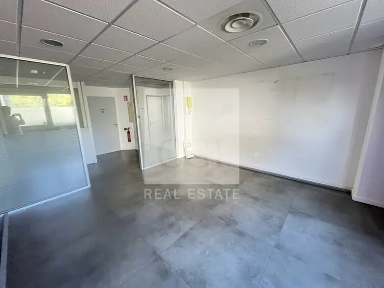 Office in Tassin-la-Demi-Lune to rent - Interior Photo - Image 2 of 8
