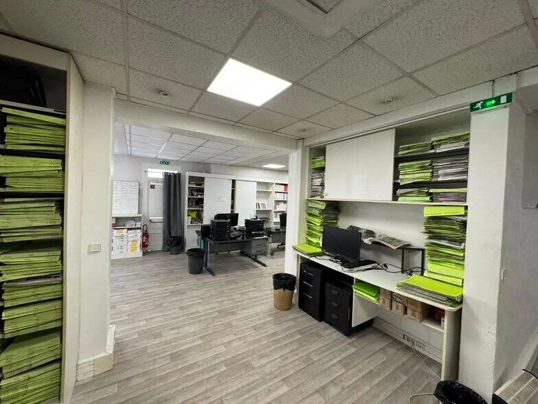 Office in Versailles to rent - Interior Photo - Image 3 of 12