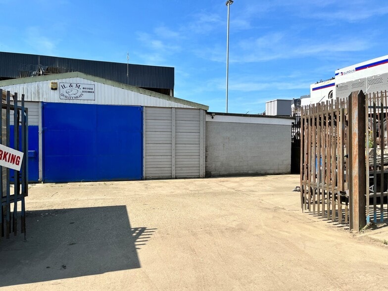 Darent Industrial Park, Erith, DA8 2LF Industrial for Lease UK