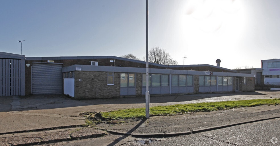 6 Robert Way, Wickford for sale - Building Photo - Image 2 of 2