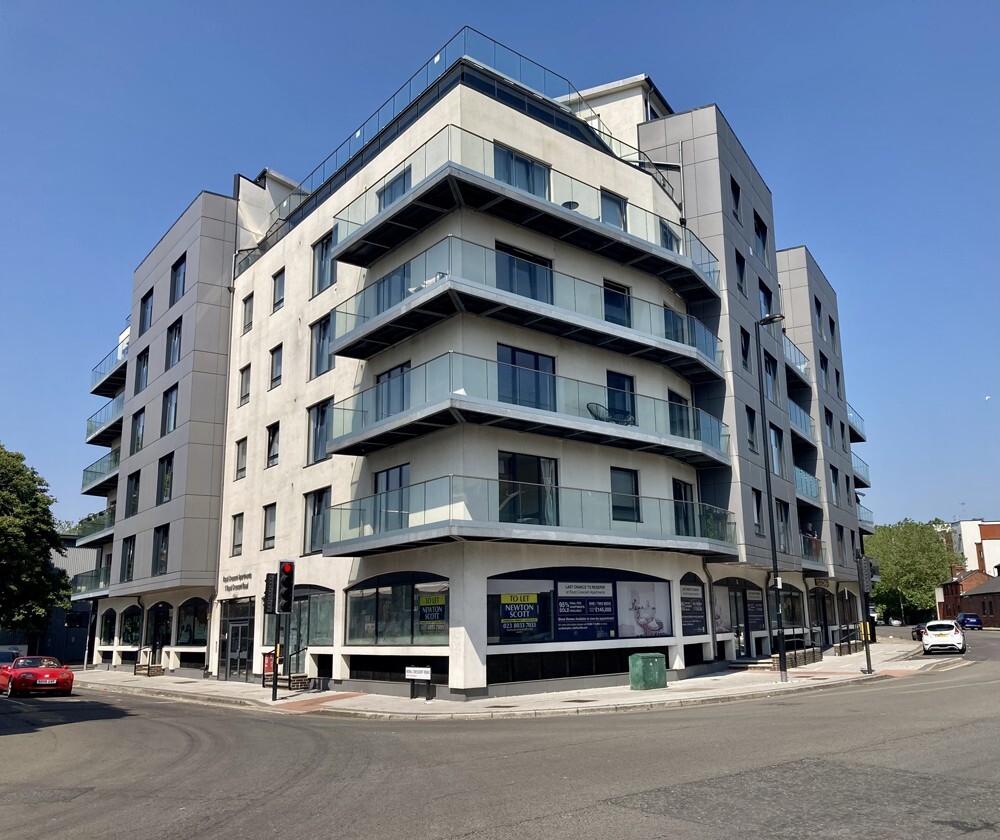 15-18 Canute Rd, Southampton to rent Primary Photo- Image 1 of 6
