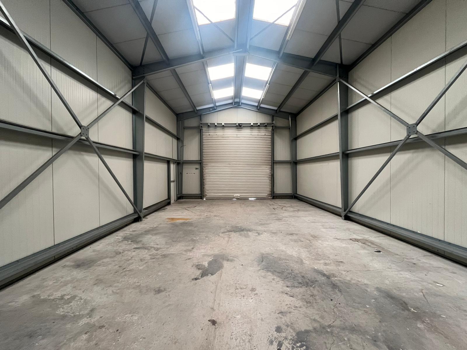 Light Industrial in Marseille to rent Interior Photo- Image 1 of 4
