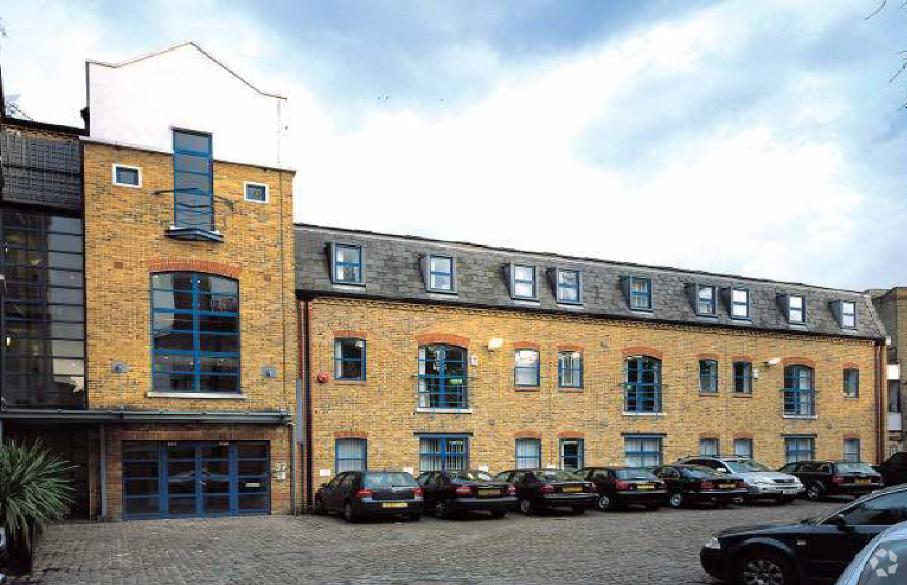 35 Battersea Sq, London for sale Primary Photo- Image 1 of 1