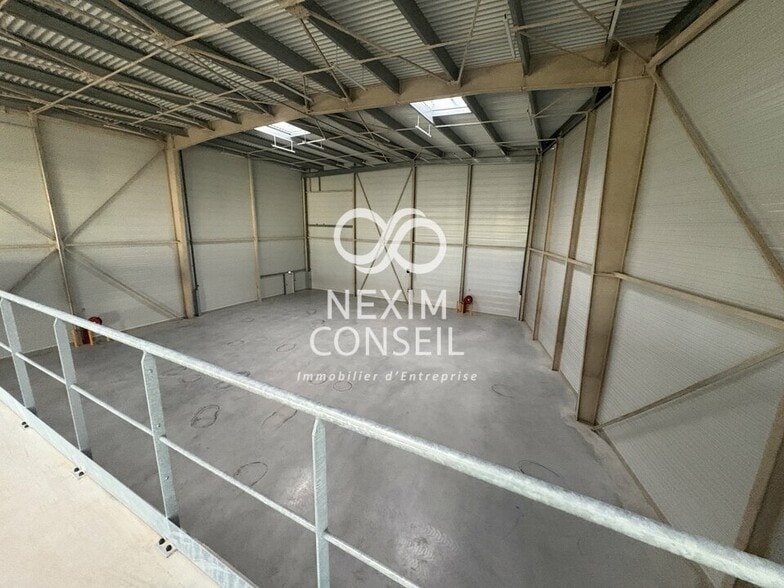Industrial in Bondy to rent - Interior Photo - Image 2 of 12
