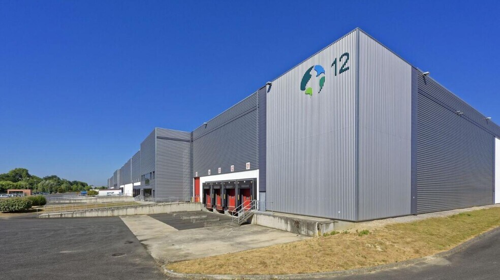Industrial in Mitry-Mory to rent - Building Photo - Image 2 of 7