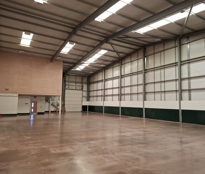 The Quadrant Centre, Quedgeley to rent - Building Photo - Image 2 of 5